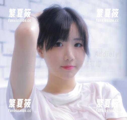 不过是添加了点节日气息的私拍，Addielyn(에디린)的原图让圣诞更有趣