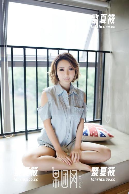 GIRLT果团网-松果儿 GIRLT果团网 - 高清写真集中,松果儿的比基尼造型充满了夏日气息,这状态真不忍直视!