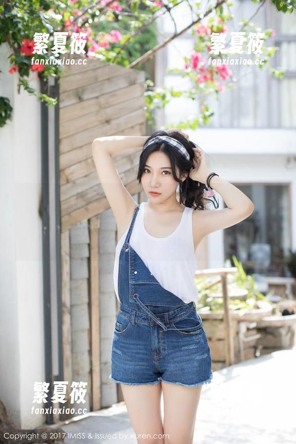 IMiss爱蜜社 - 这张美图里的张思允Nice，制服搭配到位，连小猫都想来凑热闹！