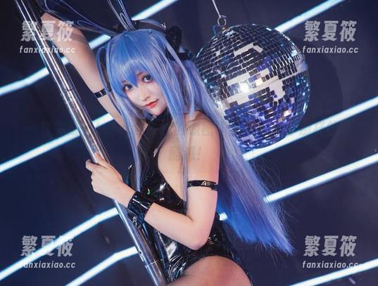一套完成，Luisa_零纱的原图职业装带给你别样的炫酷感！