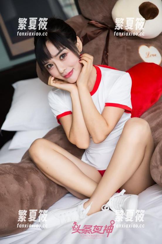 TouTiao头条女神-穆菲菲 TouTiao头条女神 - 高跟鞋演绎穆菲菲:私拍的灵魂舞者,不怕穿扭的节奏!