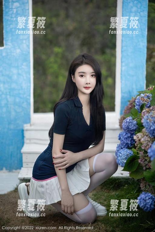 Xiuren秀人网 - FoxYini孟狐狸的学妹，原图分享，这气场，是谁教的？