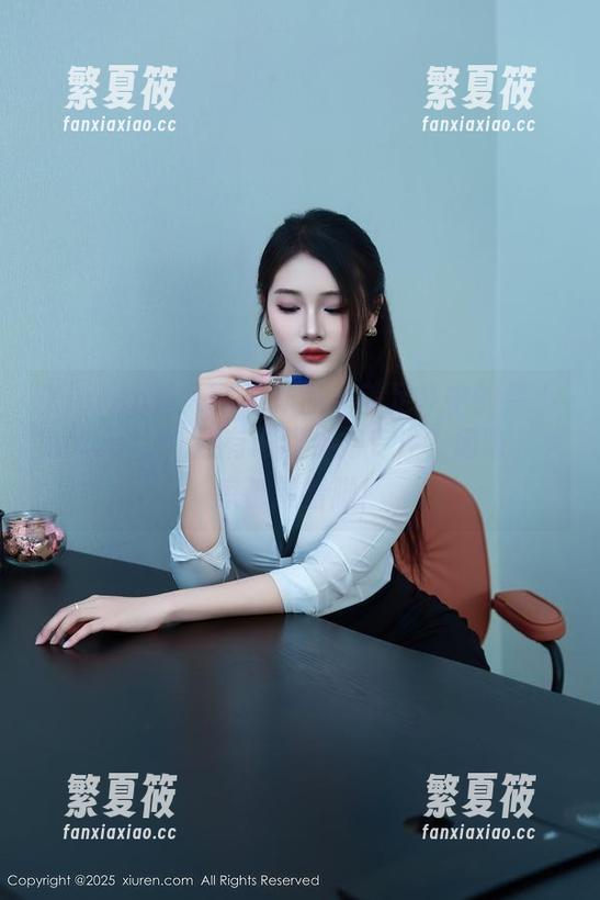 Xiuren秀人网 - 作品《美足》中的星小兔Meetu，还有谁能保持专注？闭嘴，大家都想看脚！