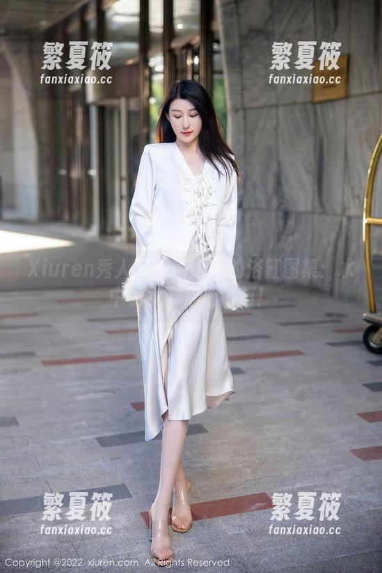 Xiuren秀人网 - 谢小蒽的浴缸图集：水中仙女，泡泡飞舞！