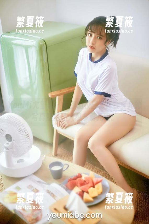 YouMi尤蜜荟 - 安静的校园，黄金宝儿的写真壁纸让人想多看几眼。