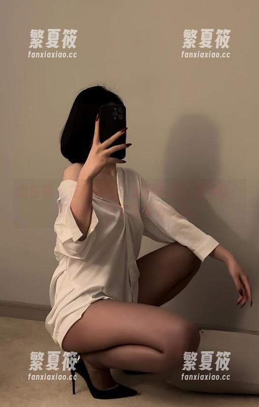 微密圈 - 在保守的二舅妈的图库里精选：包包包，而蜜腿真有一套。
