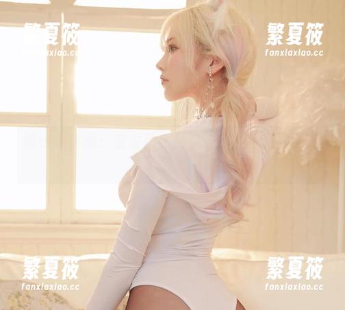 啾小妍作品：金发芭比的姿态引发了多少小心思？