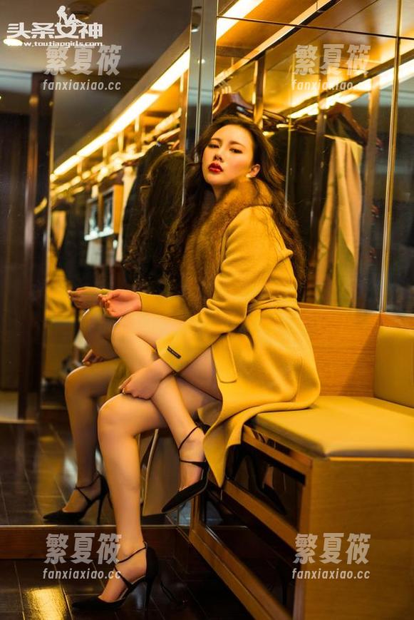 头条女神 - 在白色海洋里游泳：Coco的作品美图，让人恍惚中猜谜！