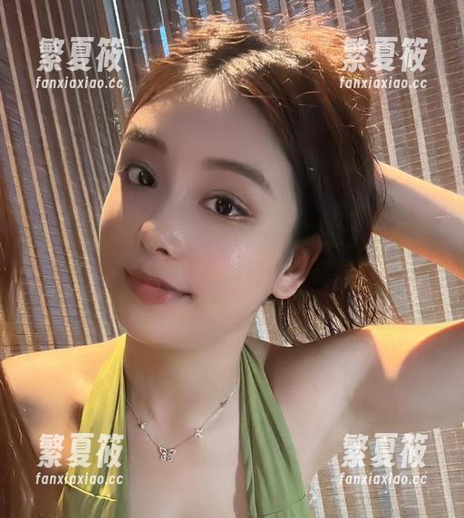 微密圈 - 奶雯跟毛衣的亲密接触，原图免费，真体会“毛衣是一种选项”。