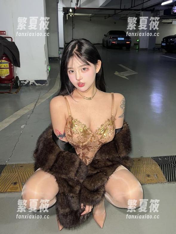 微密圈 - 小优优子的红色内衣写真，透出的小心思你懂不懂？