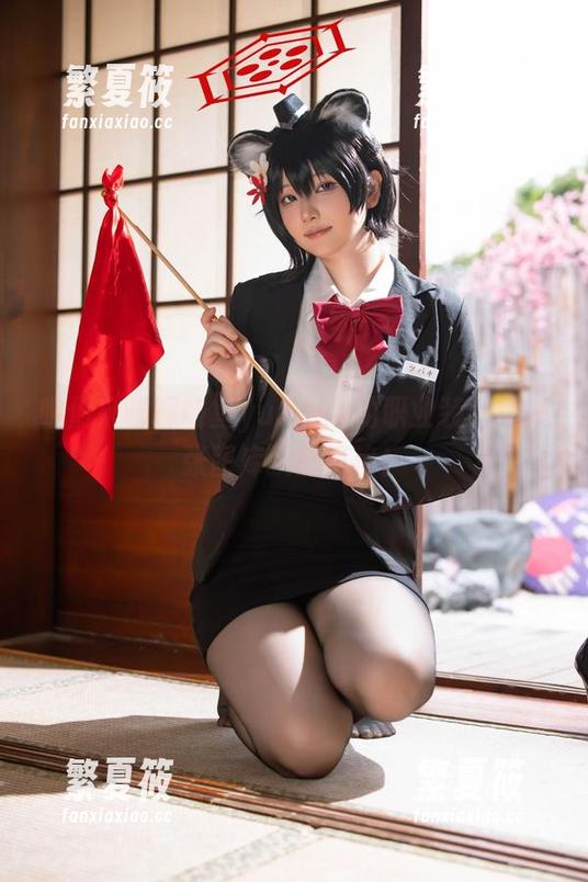 咱们来聊聊屿鱼yukako的职业装，第一张图库就能惊艳！
