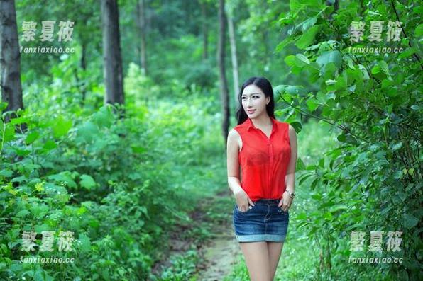 推女郎 - 李七喜穿上制服，我的眼睛为之一亮！快来下载作品集，看她怎么搞定每个场合！