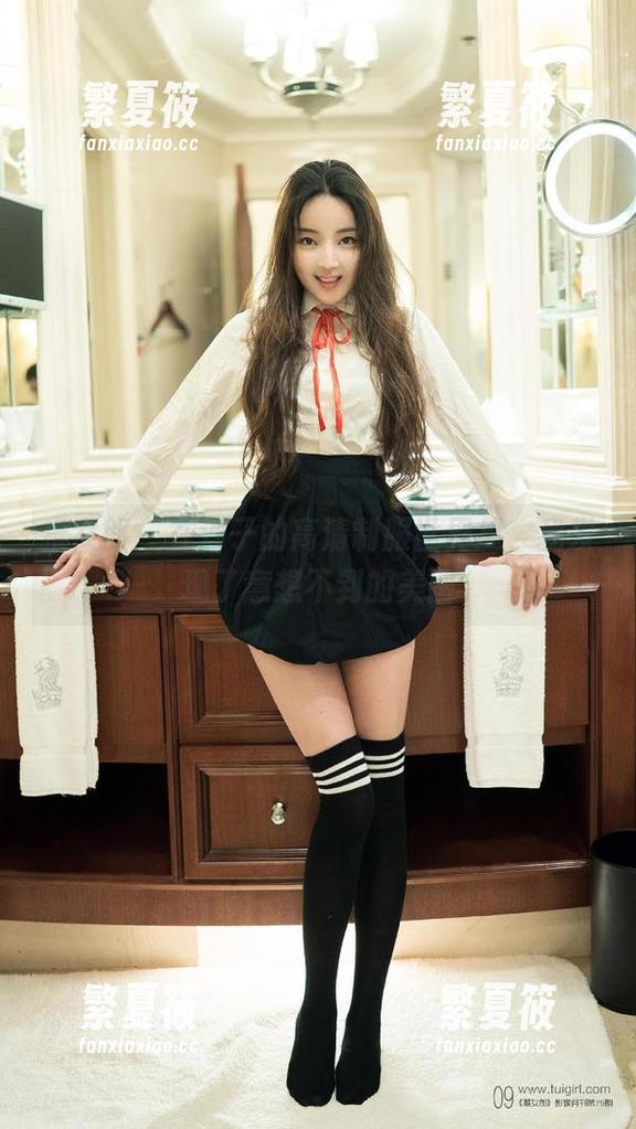 推女郎 - 在沙子的高清制服世界里，我发现了意想不到的美图