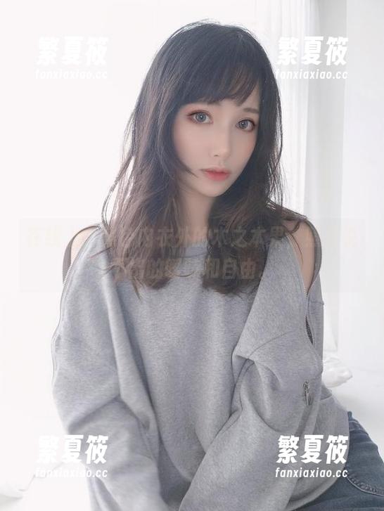 木之本果 在线上,黑色内衣外的木之本果,照片说不出的暧昧和自由。