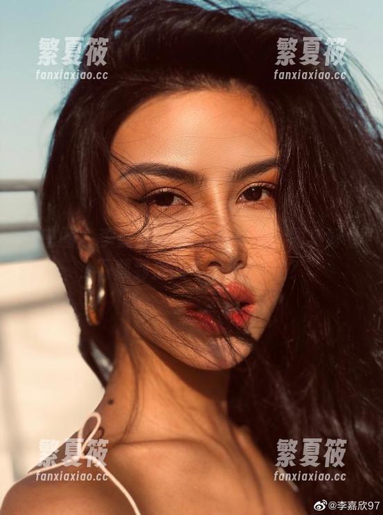 微密圈 - 李嘉欣97的红色伊人，图集好看，下载到底能不能hold住？