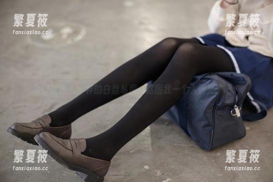 森萝财团 - 小梓的白丝私房：这图我一个人画叉了吧。