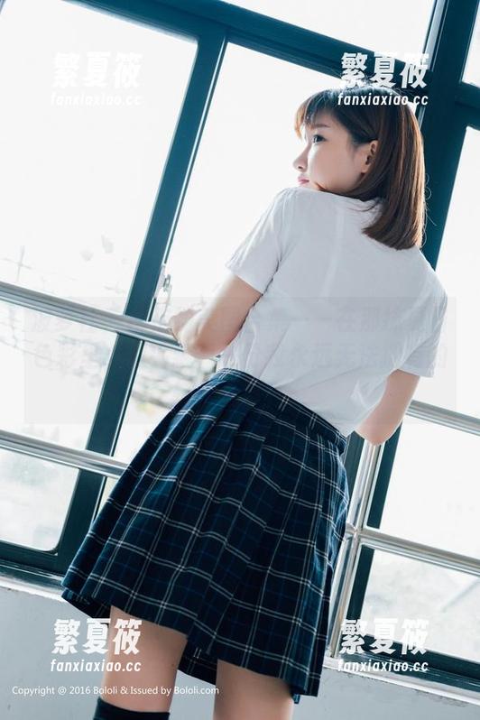波萝社 - 柳侑绮美图合集——在那抹夏日色彩里，似乎藏着一份我永远无法拥有的轻松与自在。