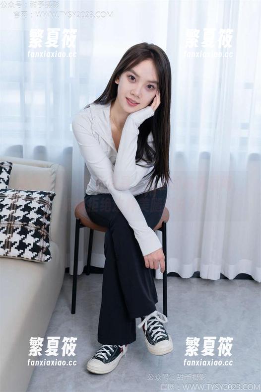 甜予摄影 - 黑丝风暴，齐齐的高清瞬间，谁能拒绝这种美腿风向？