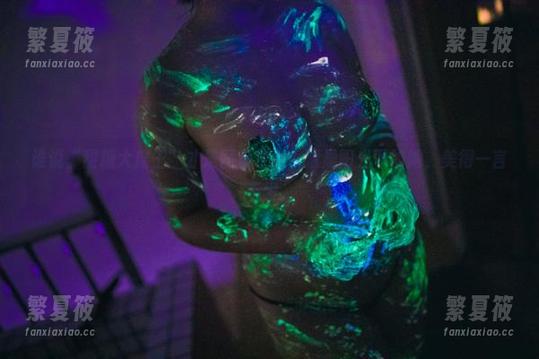 谁说“甜糖大魔王”才是网盘才女？清晨阳光下的她，美得一言不发。