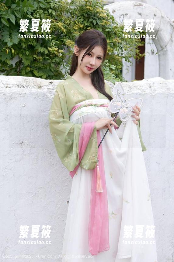 秀人网 - 见证牛仔裤的完美表现——容容容Alice的写真，快来下载一探究竟！