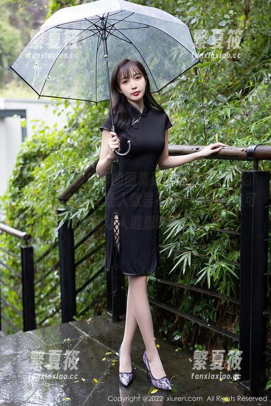 秀人网 - 张庭蓉的图集更像是一场定制的秀，镂空的设计让人欲罢不能，小心，这可能会让人遐想连篇。