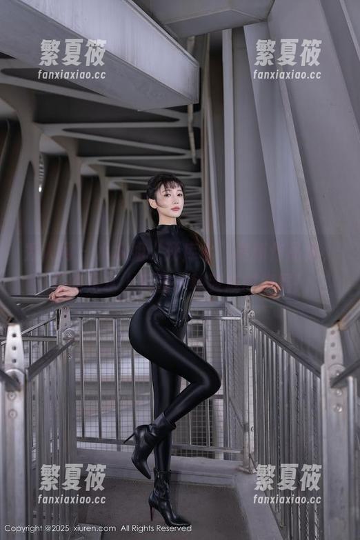 秀人网 - 水水姐“死库水”最新作品集，真的是水上乐园一秒变成时尚展！