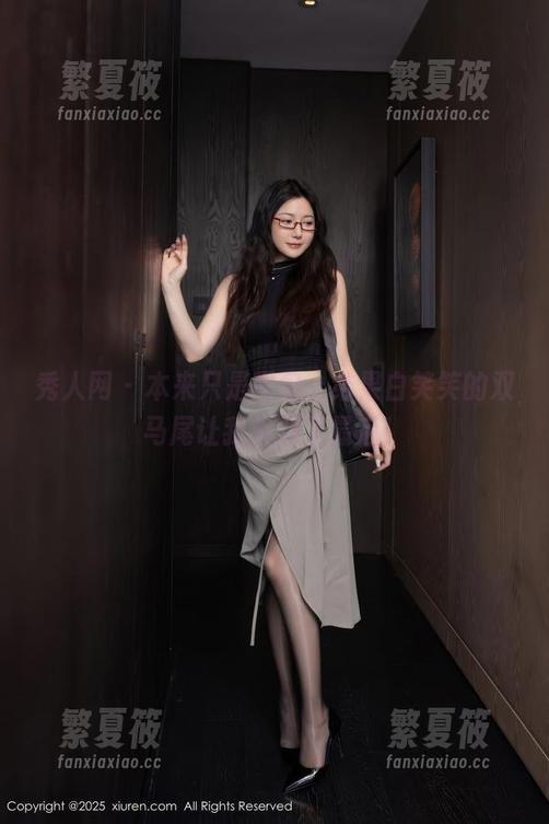 秀人网 - 本来只是图包，结果白笑笑的双马尾让我笑到了最后！