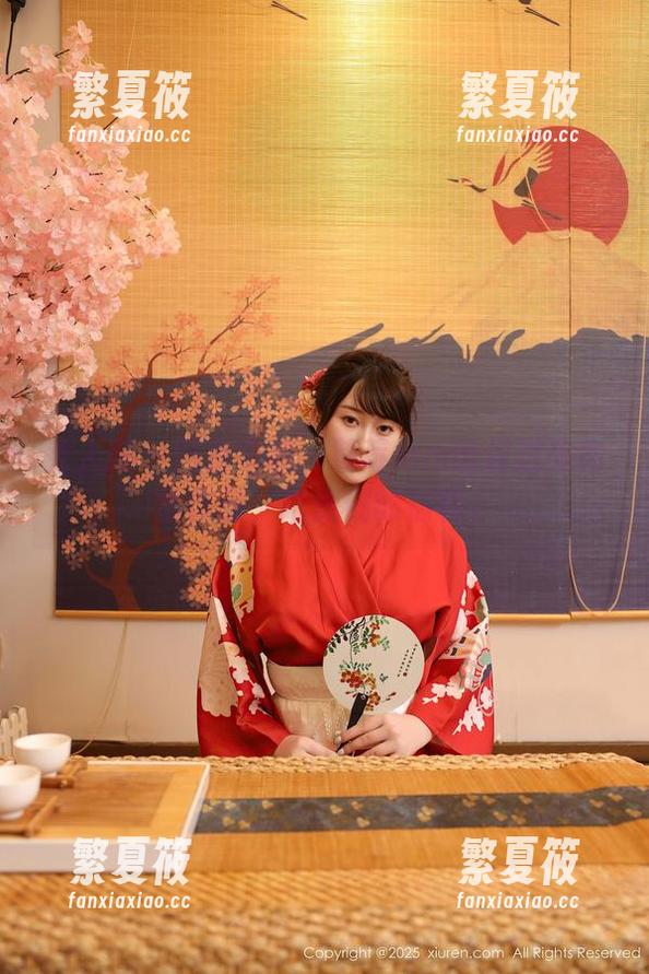 秀人网 - 网盘丰收：草莓mm给你送来肉丝作品，吃货们的福利。