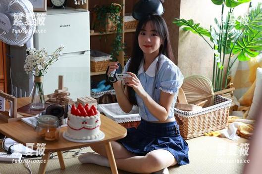 绮梦摄影 - 原图对照，耶耶兔女郎最新更新，光滑的曲线忽闪忽现，嘿嘿
