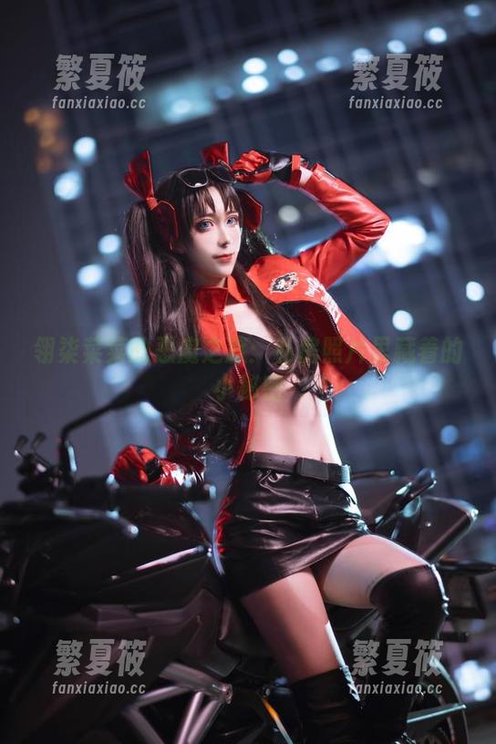翎柒菜菜的恶魔之旅：私房照片里藏着的小秘密