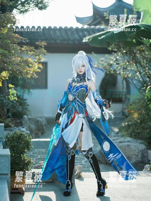 腥味猫罐上演泳池戏法：写真里的水上冒险资源