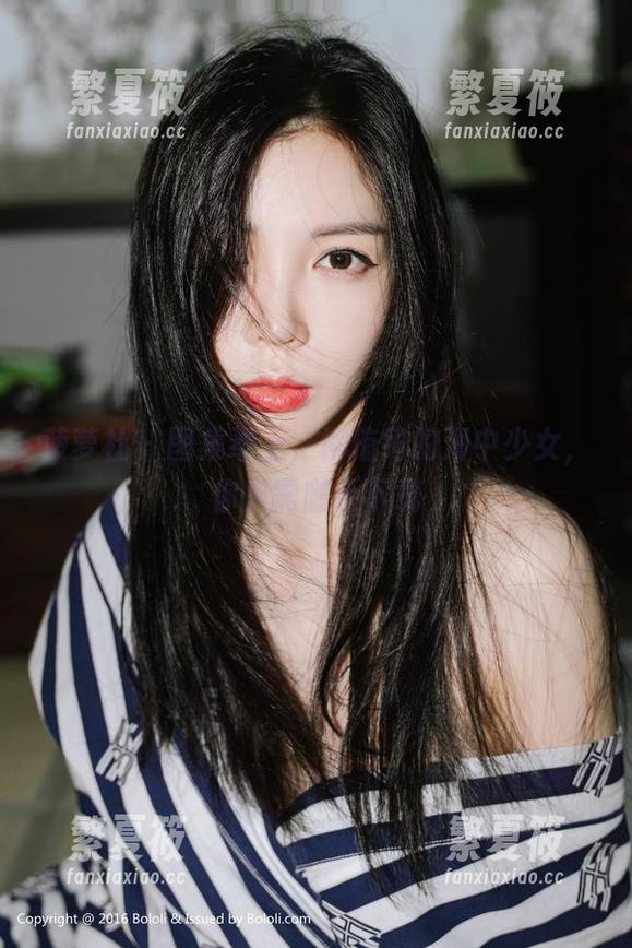 菠萝社 - 图集奉上，柳侑绮的海中少女，你只需随手下载