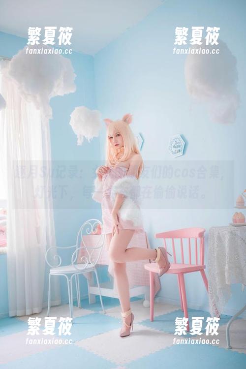 逐月Su记录：女儿的朋友们的cos合集，灯光下，每一姿态都在偷偷说话。
