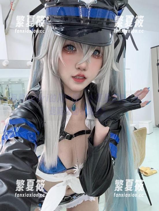 阿薰kaOri的周六图：小薰是主角？不，是陪驾的小助手！