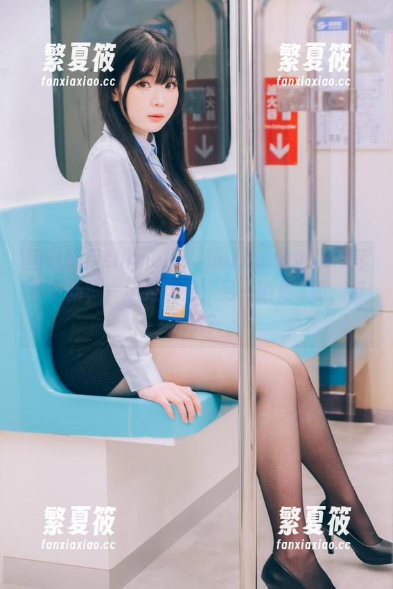 回归霜月shimo！ViperBunnySuit写真更新，一边是优雅，另一边是...呃，反派兔？