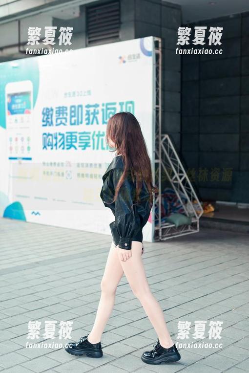 魔镜街拍：高跟与运动的默契，丝袜资源能否打破禁忌？